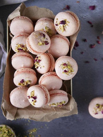 Rose & Pistachio Macaron Kit, £17 | Honeywell Biscuit Co.