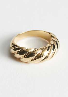 Twisted Sphere Ring