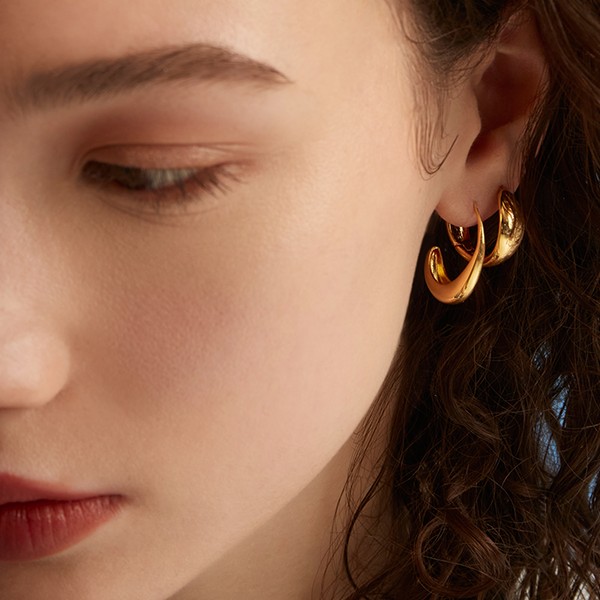 Clean Metal Tapered Thread Through Hoop Earrings
