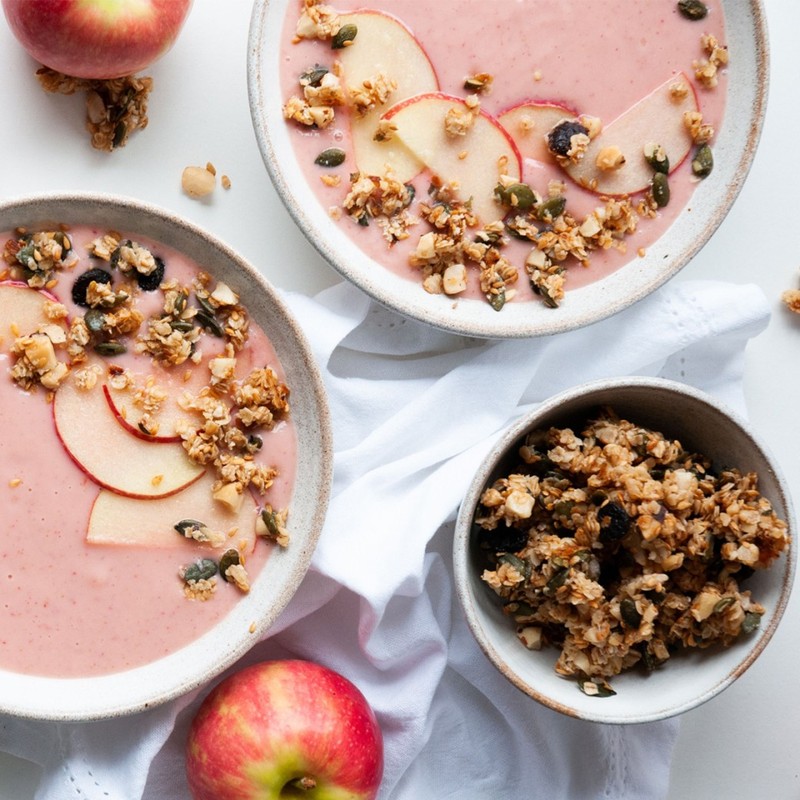 Apple Smoothie Bowl With Granola 