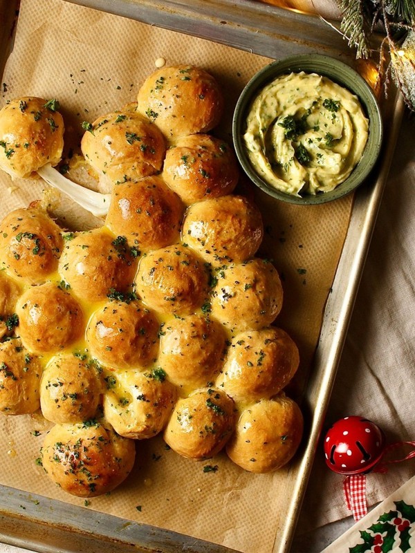 Christmas Tree Tear & Share Cheesy Garlic Bread