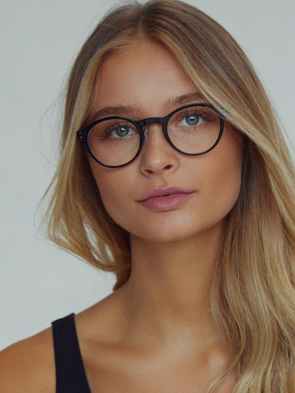 Beauty Masterclass: How To Wear Make-Up With Glasses 
