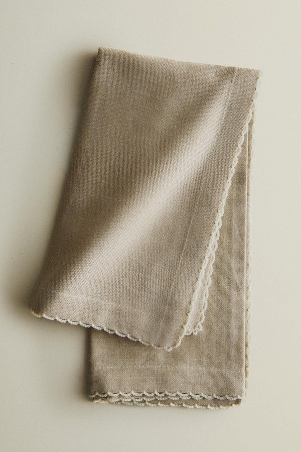 Pack Of 2 Scalloped Napkins from Zara