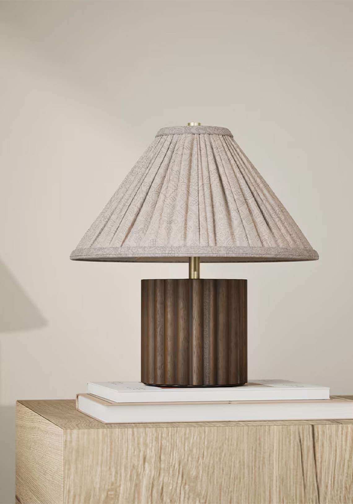 Wood Ribbed Round Table Lamp