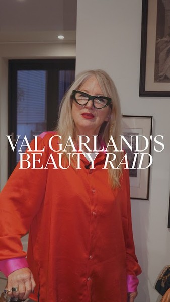 This was like a wonderland for beauty fans… Watch on to see us raid Val Garland’s stash & tap the link in bio or head to the SL YouTube channel to watch the episode in full…