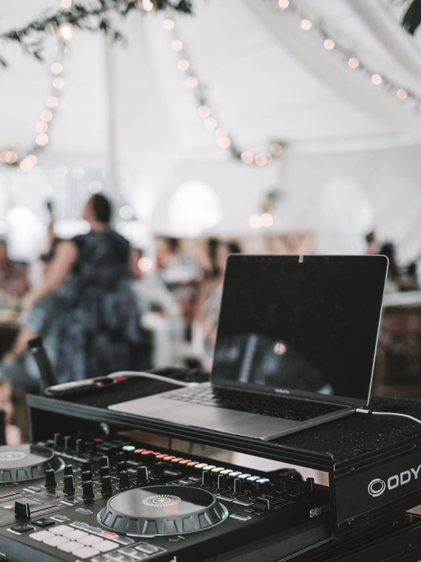The Best Wedding DJs To Have On Your Radar 