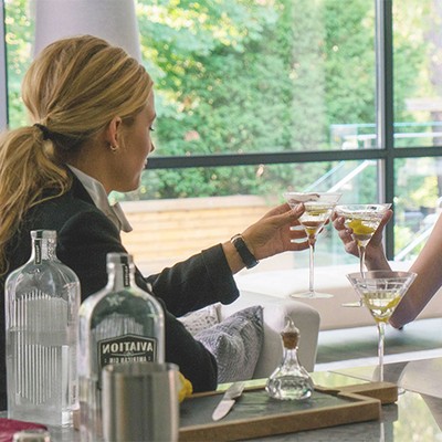 SL Film Review: A Simple Favor