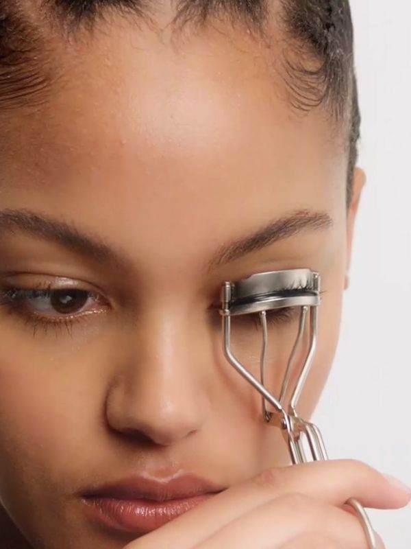How To Curl Your Lashes Like A Pro 