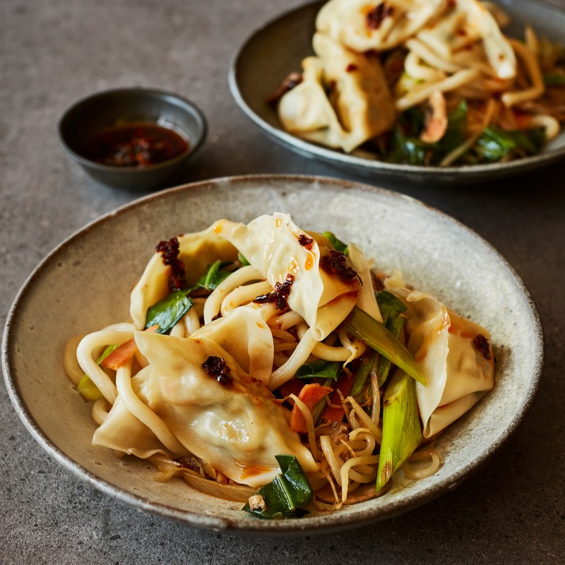 Yaki Udon With Vegetable Gyoza