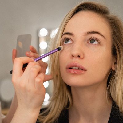 7 Ways To Stop Your Make-Up Creasing 