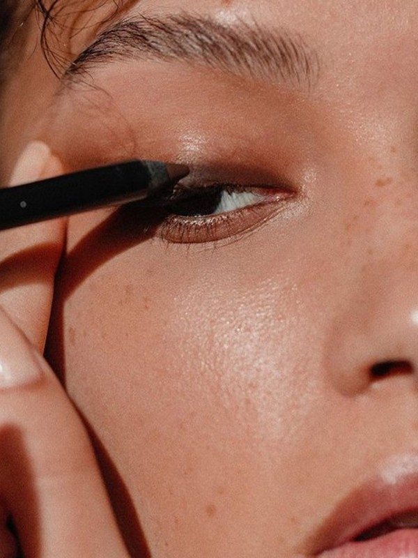 How To Apply Eyeliner Correctly 