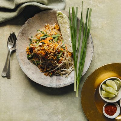 Pad Thai Stir-fried Rice Noodles With Dried Prawns & Bean Sprouts