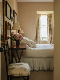 The Bedroom Detail Interior Designers Are Loving Again