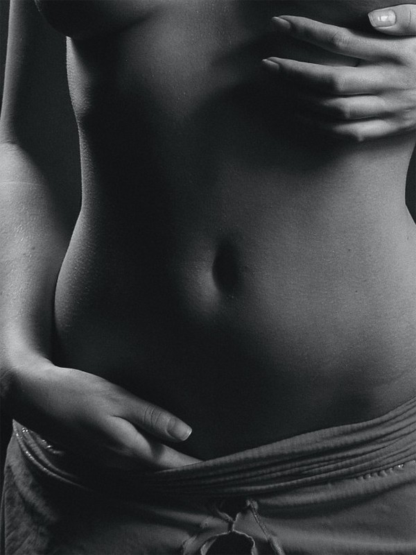 What 4 Nutritionists Want You To Know About Bloating 