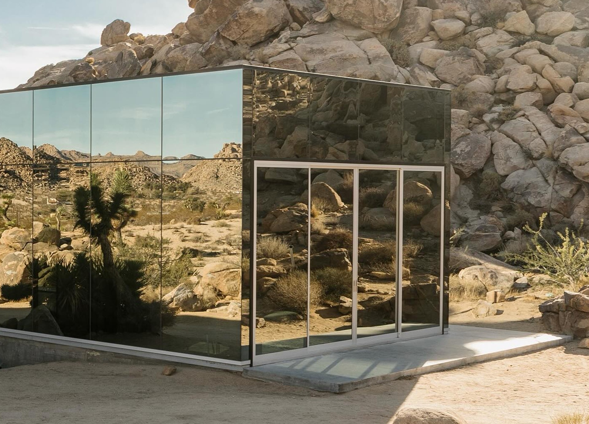 The Invisible House