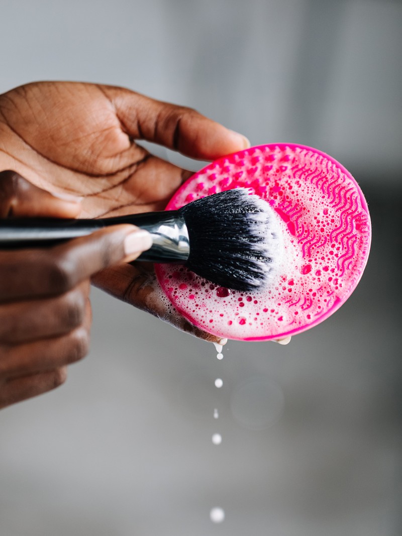 6 Easy Ways To Clean Your Make-Up Brushes