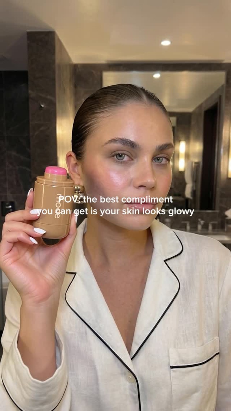 Glow over everything…

To shop everything I used, tap the link in bio or stories.

These images were created using AI tools.