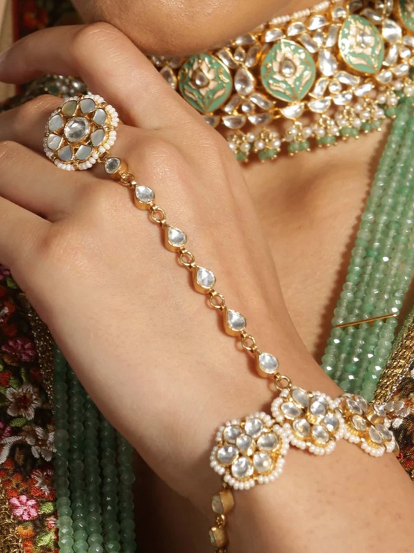 Shanaya Hathphool
