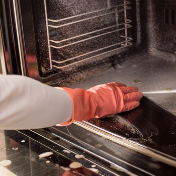 4 Ways To Clean Your Oven 