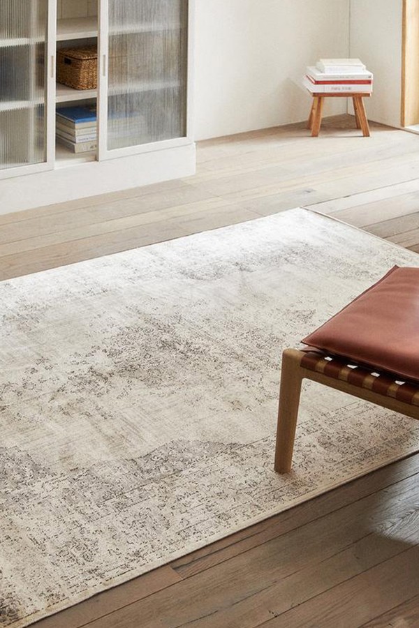 Rectangular Vintage-Effect Rug from Zara
