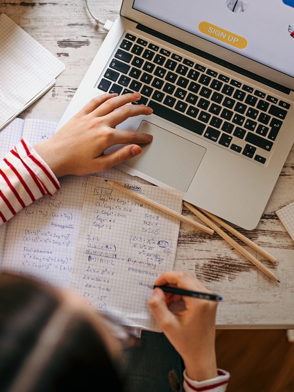 How To Manage Home Schooling If You’re A Working Parent, According To The Experts