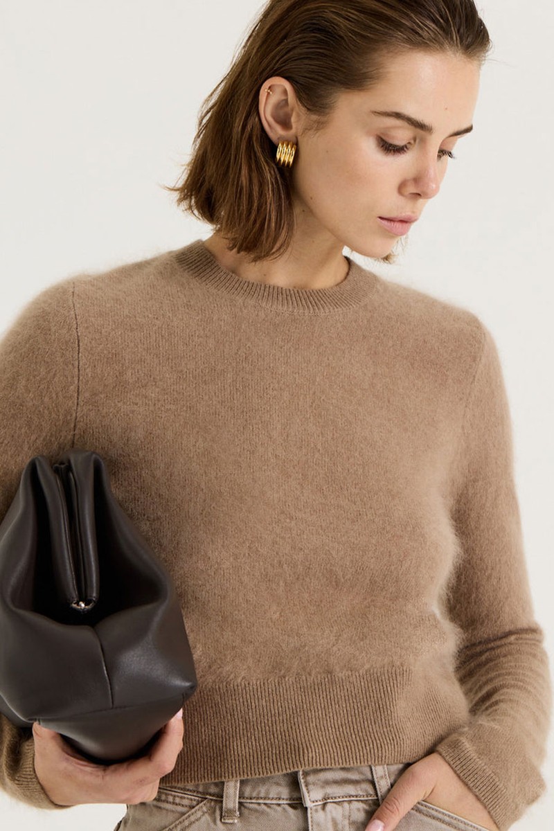 Eliza Jumper from Henne