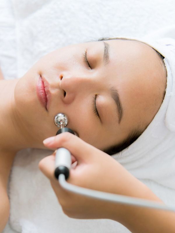 How Microcurrent Facials Work & Why They’re Worth A Try