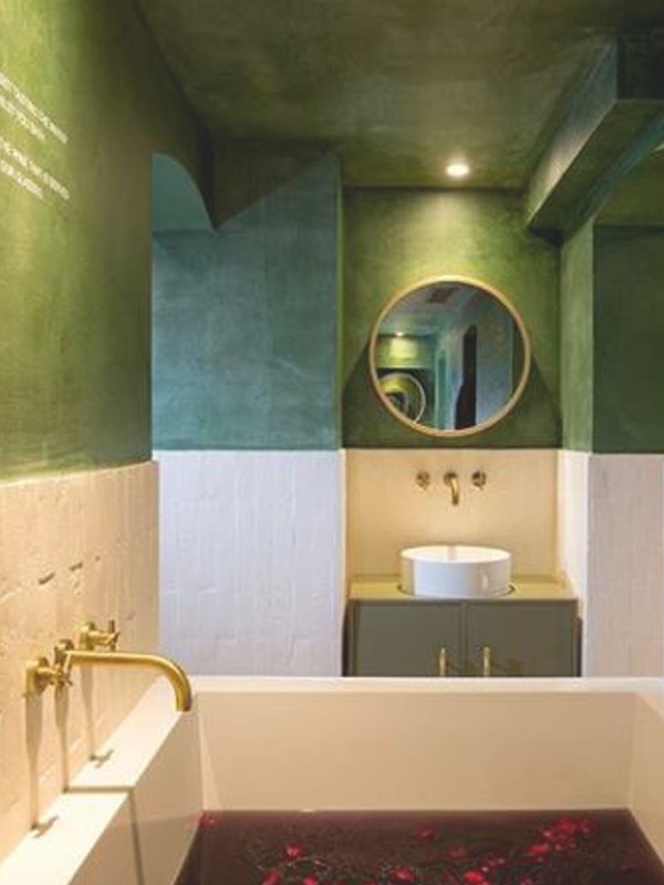 The London Wine Spa Where You Can Bathe In Merlot