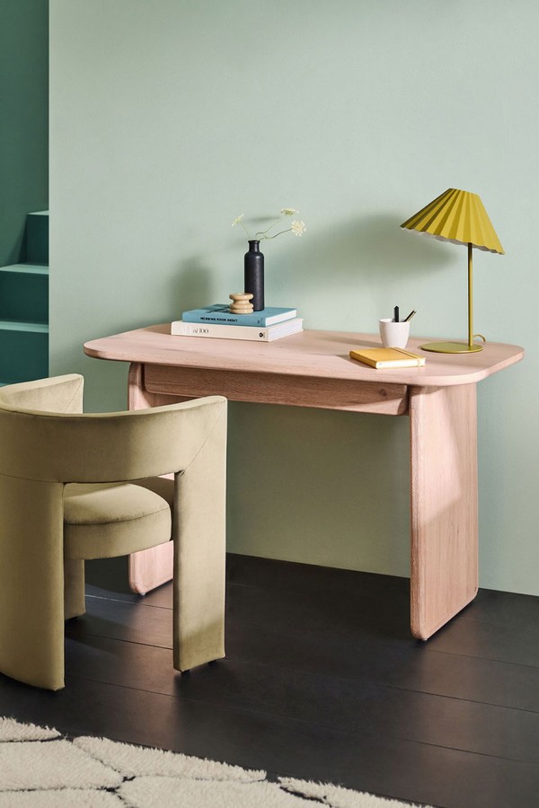 Nyla Desk
