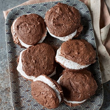 Chocolate Whoopie Cakes