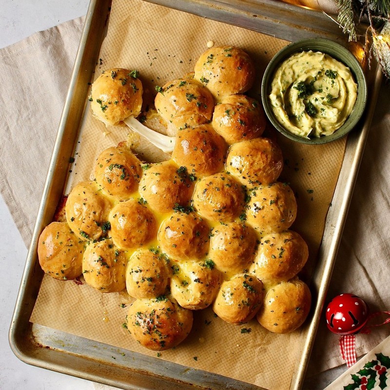 Christmas Tree Tear & Share Cheesy Garlic Bread