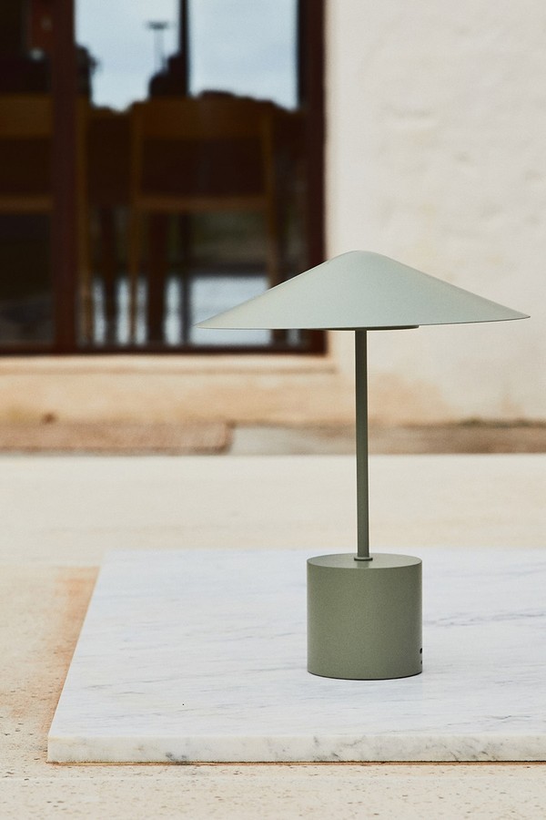 Cordless Outdoor Table Lamp