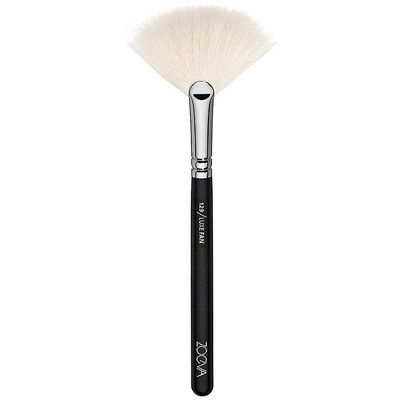 129 Luxe Fan Brush from Zoeva 