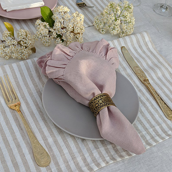 Ruffled Linen Napkins from CasaDeLinos