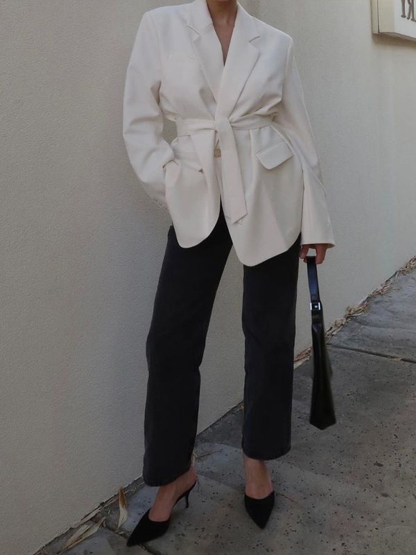 lovisabarkman / outfit / minimal / neutral / black / blazer / mini