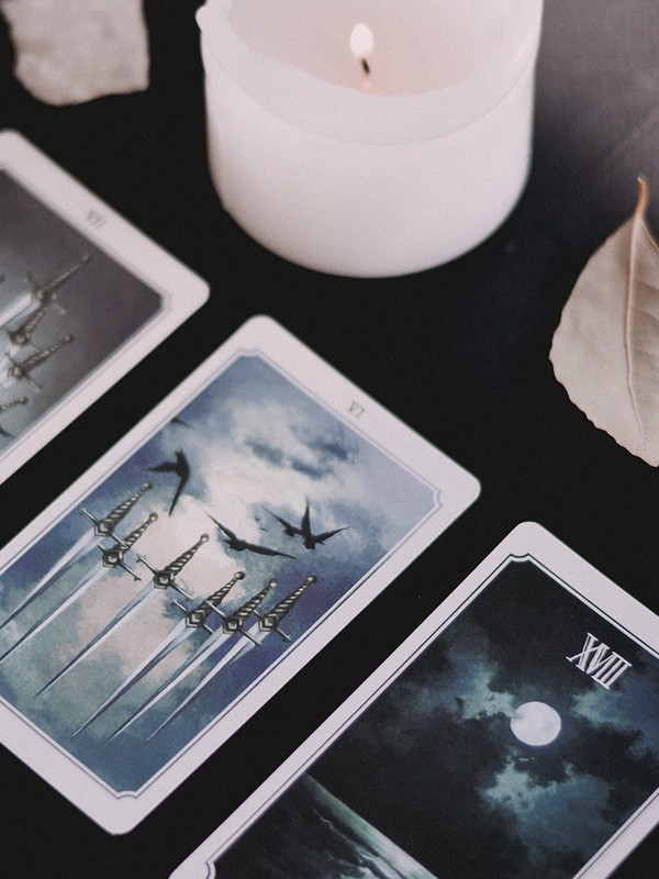 The Astrology & Tarot Experts Worth Seeing 