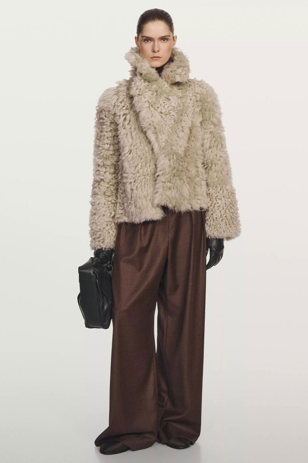 Short Leather Coat With Fur from Massimo Dutti