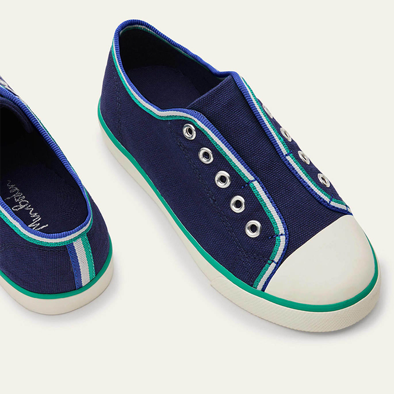 Canvas Pull-Ons