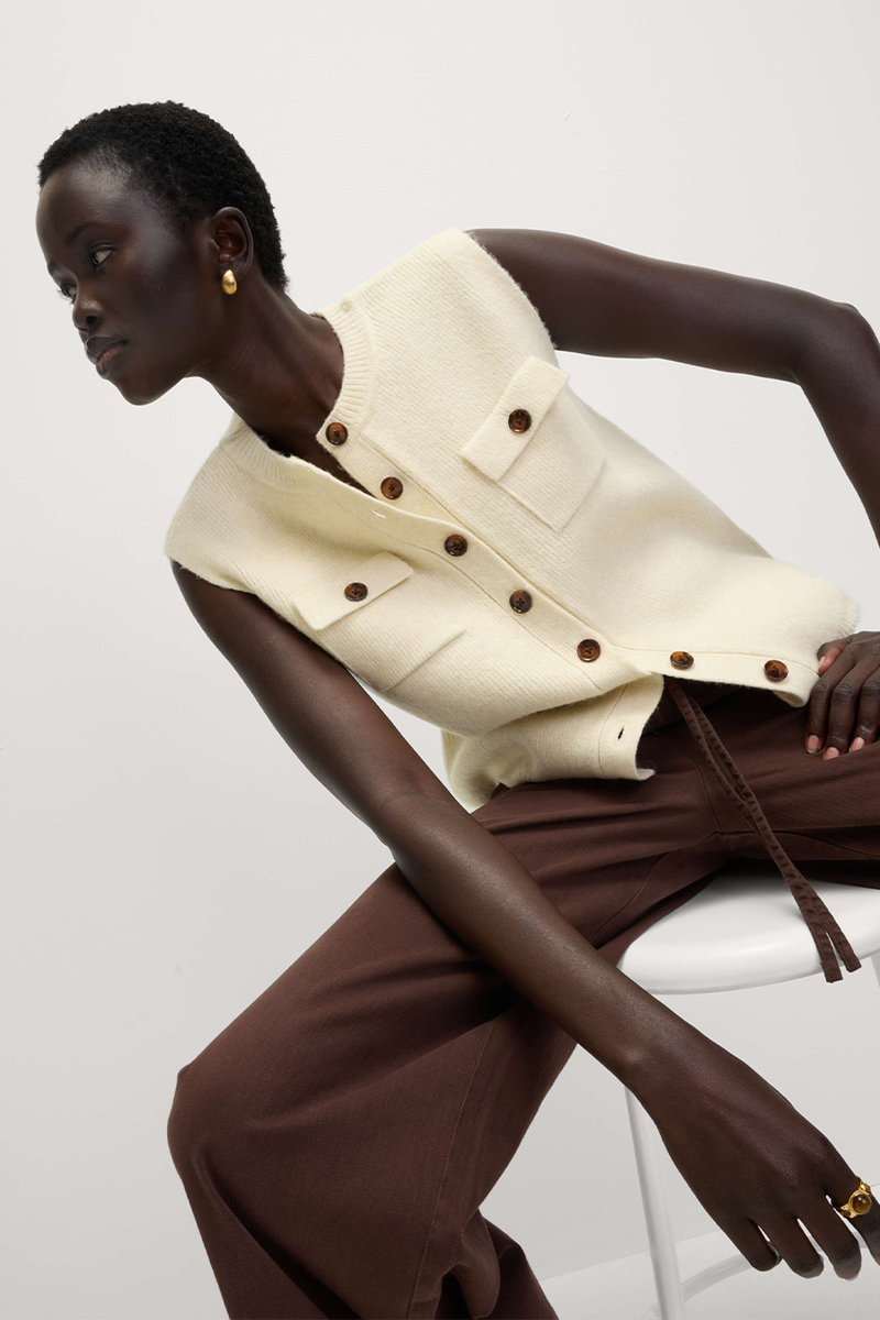 Cloud-Yarn Pocket Crew Neck Knitted Waistcoat