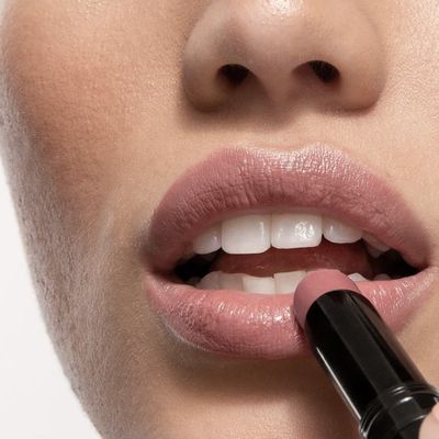 10 Beauty Experts On Their Favourite Everyday Lipstick