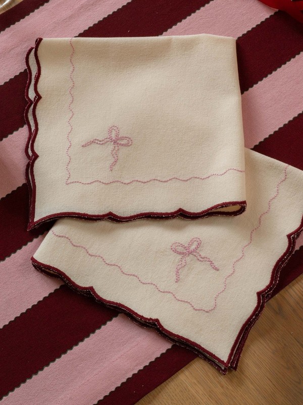 29 Pretty Bow Pieces For Your Home