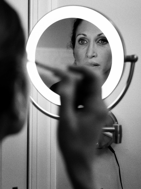 The Best Light-Up Mirrors For Make-Up Application