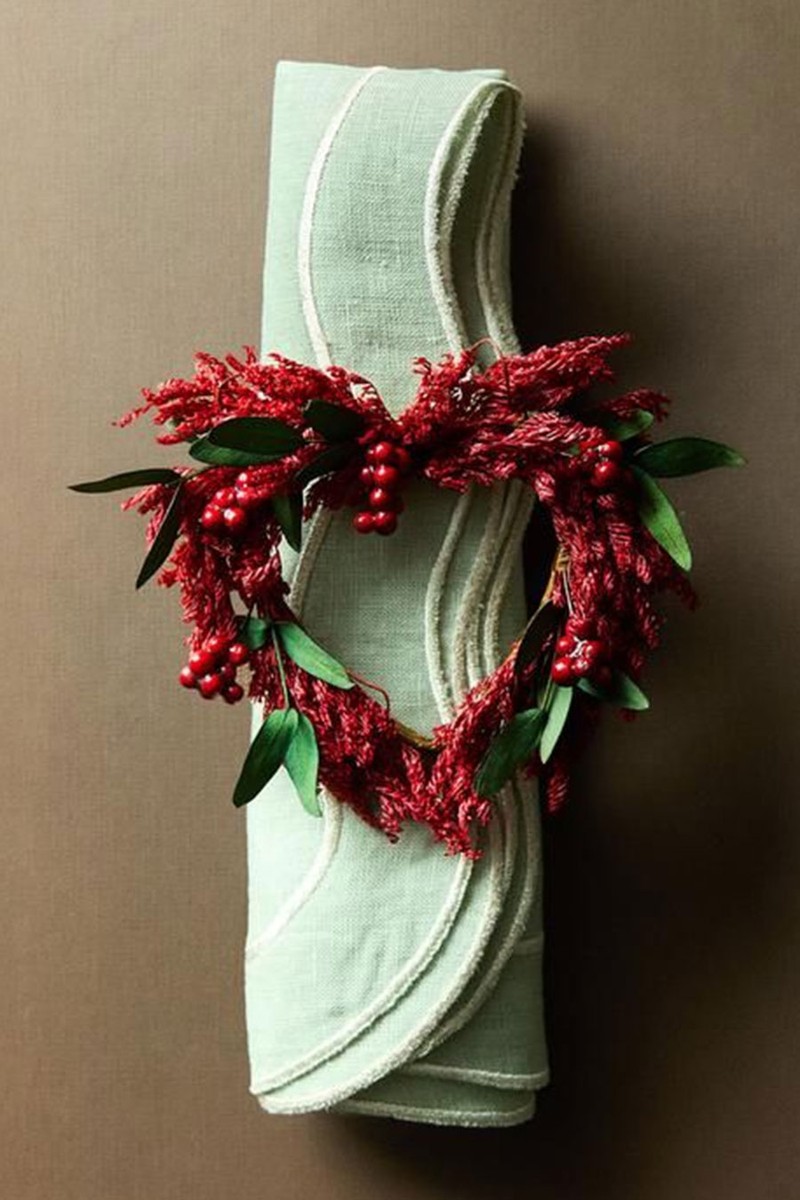 Set Of 4 Christmas Leaf Heart Napkin Rings from Zara Home