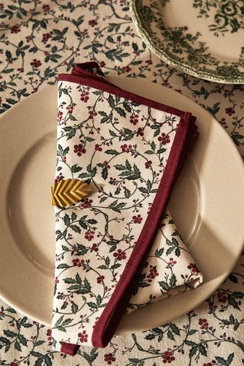 Pack Of Cotton Christmas Vine Napkins from Zara 