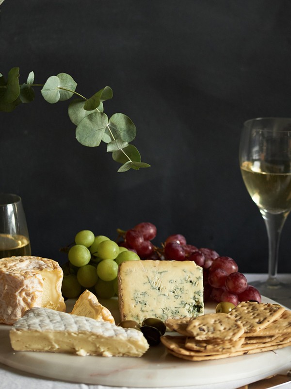How To Put Together The Ultimate Cheeseboard 