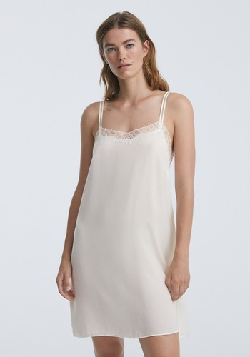 Short Lace Night Dress from Oysho