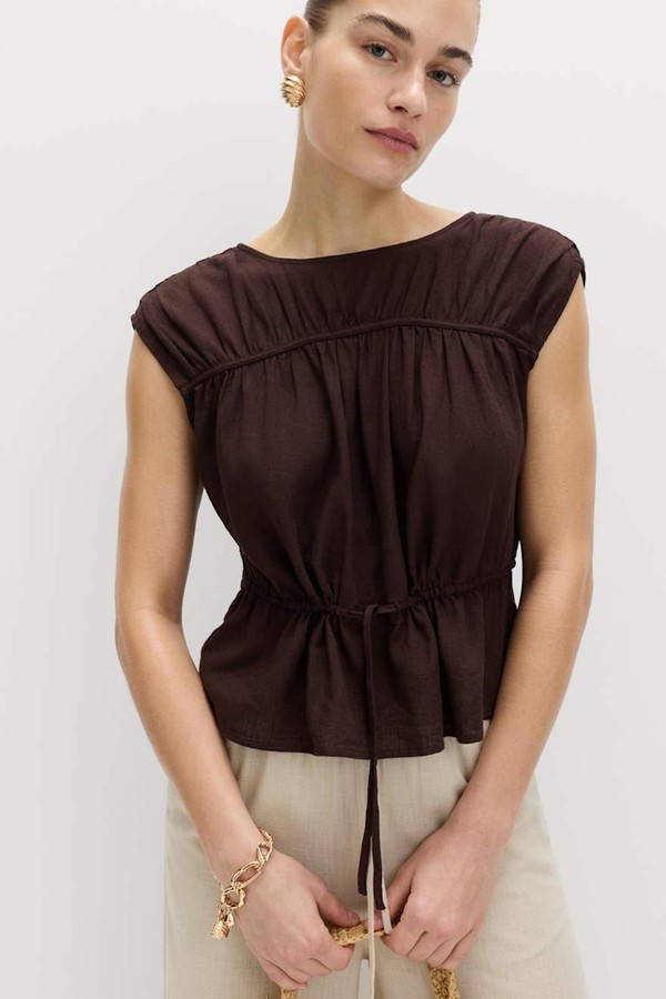 Ruched Scoop Neck Regular Fit Top With Linen