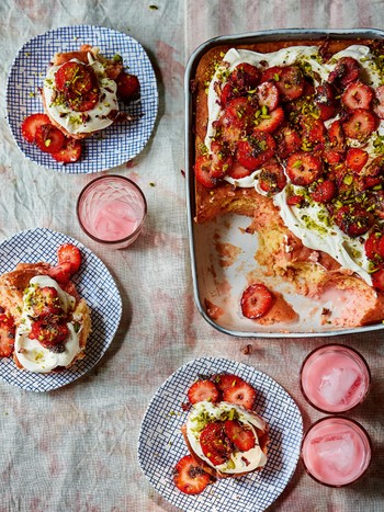 Strawberry Falooda Milk Cake