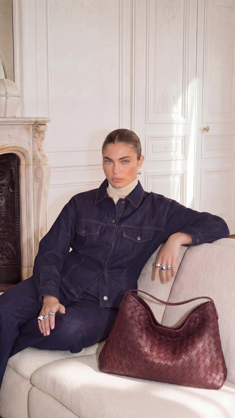 Everything I have in my bag right now… 
YSL Libre
Tom Ford Limited Edition Lipsticks
Ilia Lip Liner
Glossier Cloud Paint
Estée Lauder Double Wear Concealer