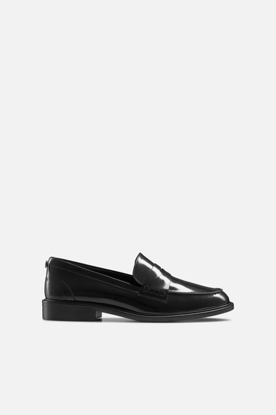 PENELOPE Round Toe Penny Loafer